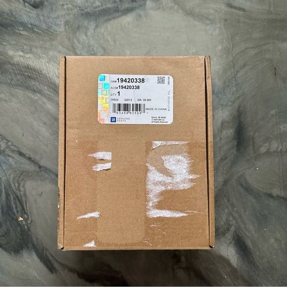 Cadillac GM Bluetooth Headphones - Picture 2 of 6